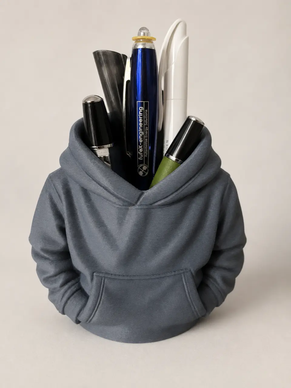 Hoodie-förmiger Stiftehalter aus dem 3D-Druck