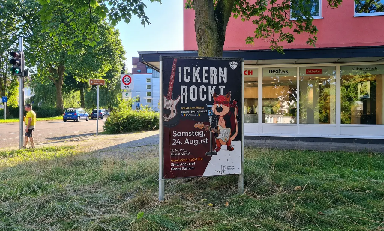 Plakataufsteller mit Doppel-A0 Druck im Außenbereich